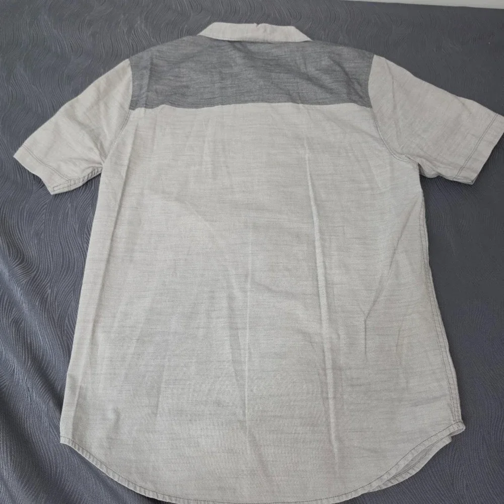 The North Face Color Block Mens Short Sleeve Button Down Shirt Gray Size Medium